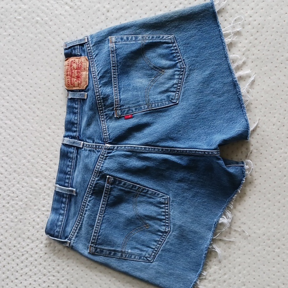 Original 501 Levi's cut off frayed raw hem high-waisted beautiful Jean Shorts - Picture 13 of 14